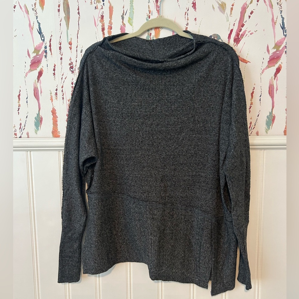 We The Free Gray Long Sleeve Top